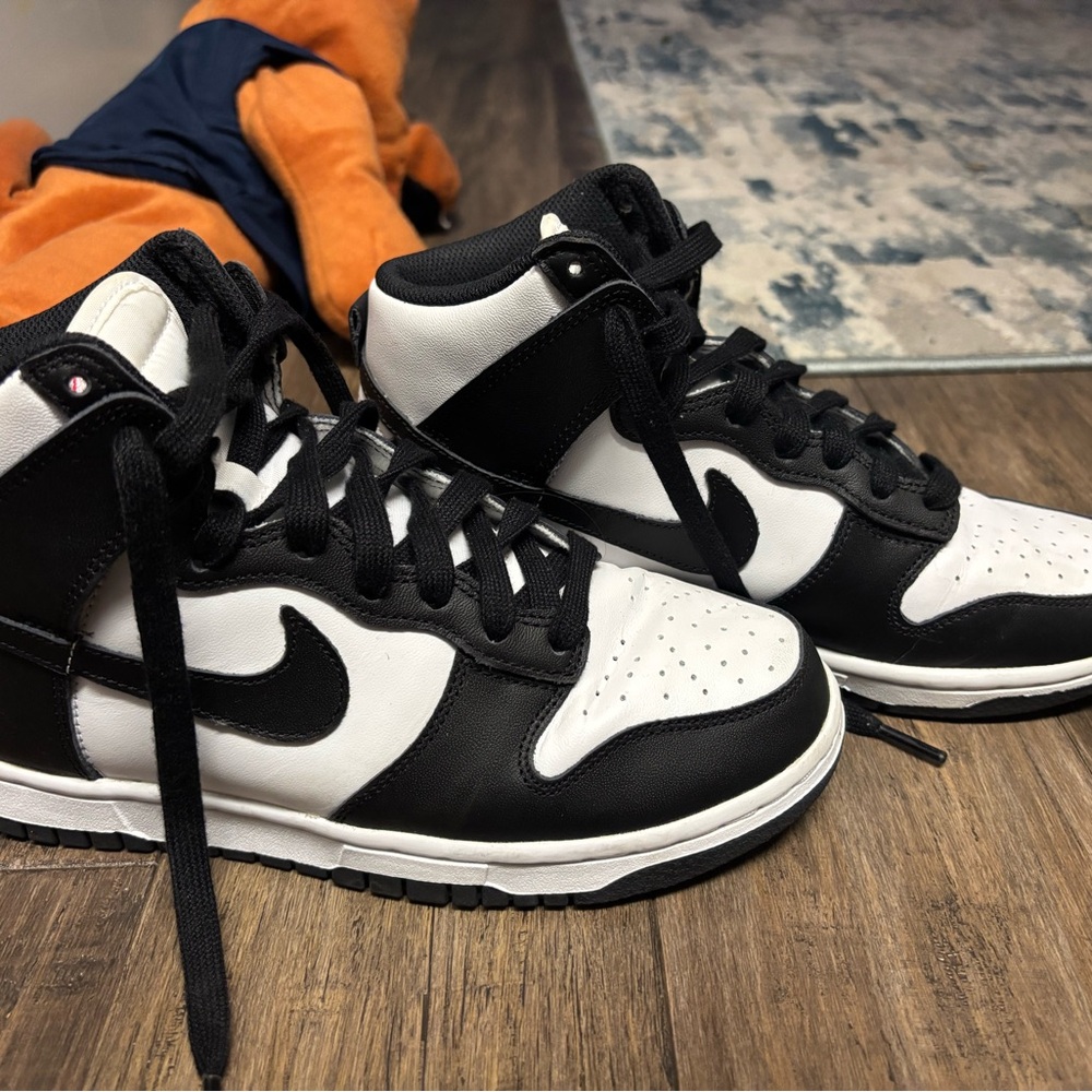 Nike Men's High-Top Black and White Sneakers